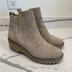NWOT Dolce Vita Rango Suede Booties Size 7.5‎ Beige Heeled Boots Women's